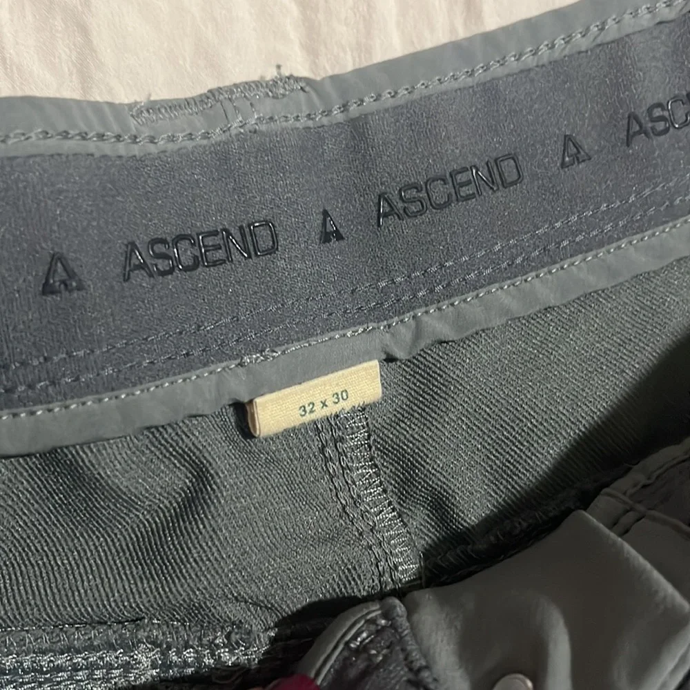 ASCEND PANTS SIZE 32X 30 RELAXED FIT - Picture 3 of 5